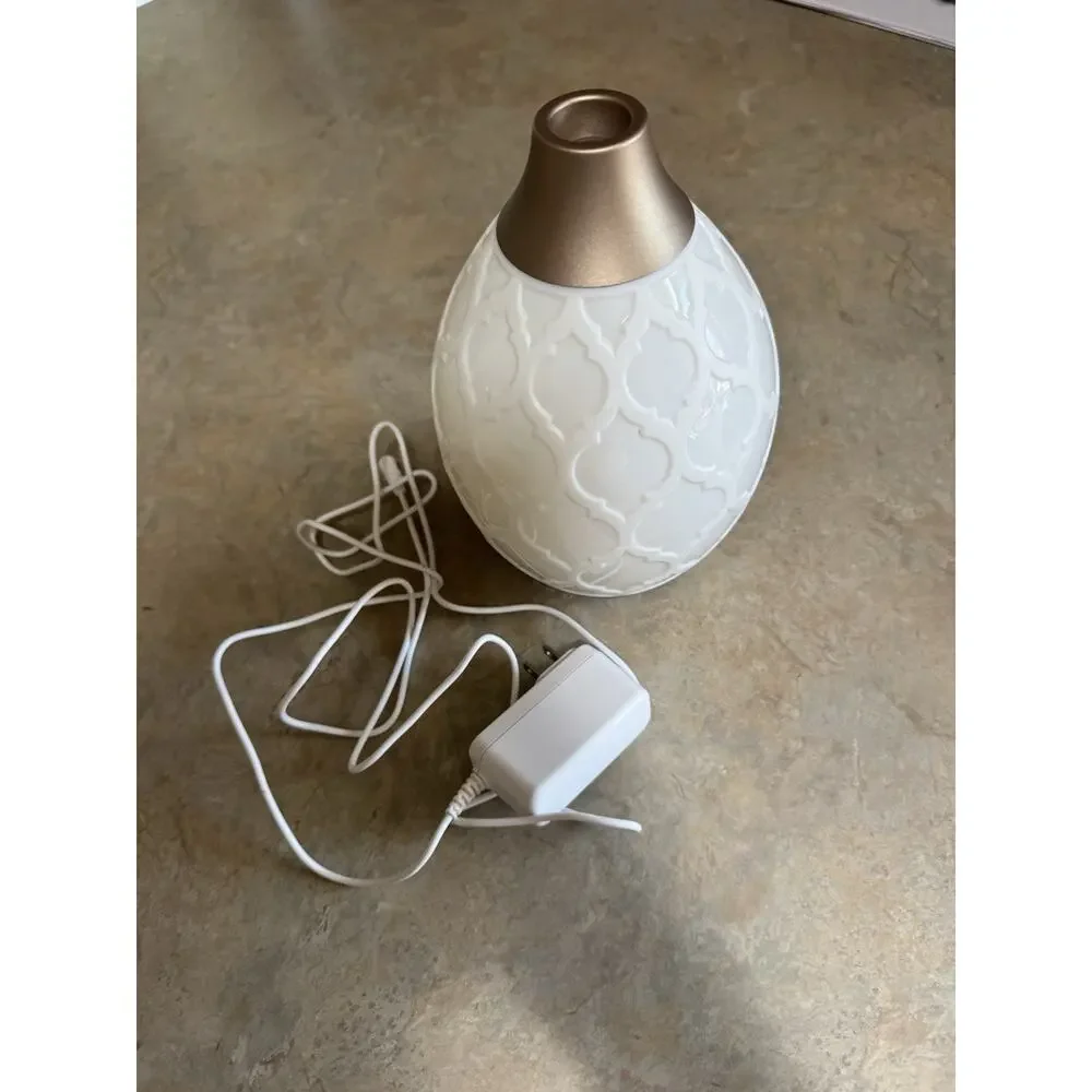 Young Living Desert Mist Easential Oil Diffuser Aromatherapy Changes Colors EUC